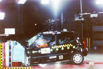 Краш тест Renault Clio (2000)